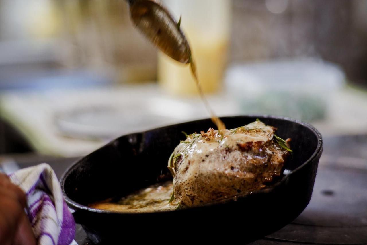 Parehua Resort Martinborough Exterior foto A chef pouring sauce over a steak