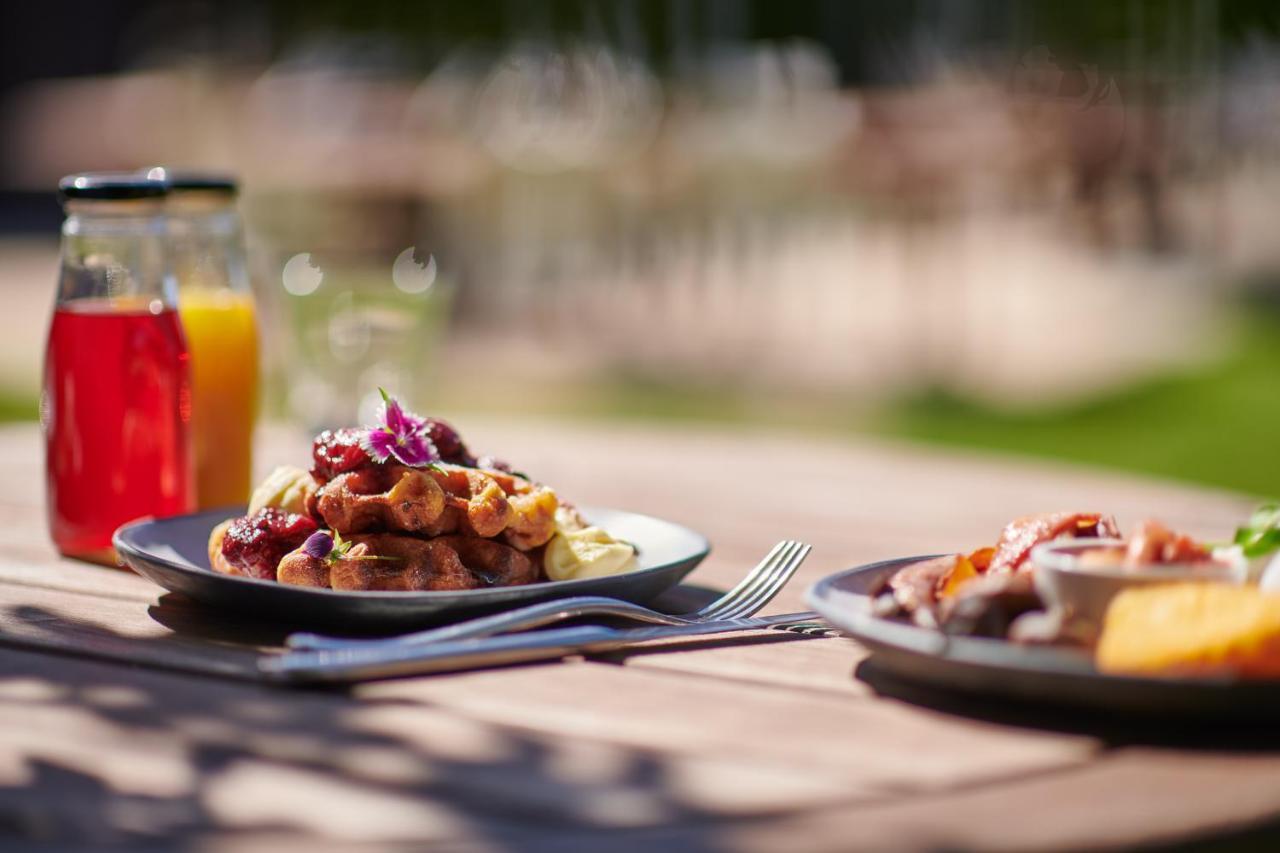 Parehua Resort Martinborough Exterior foto A typical meal at the restaurant