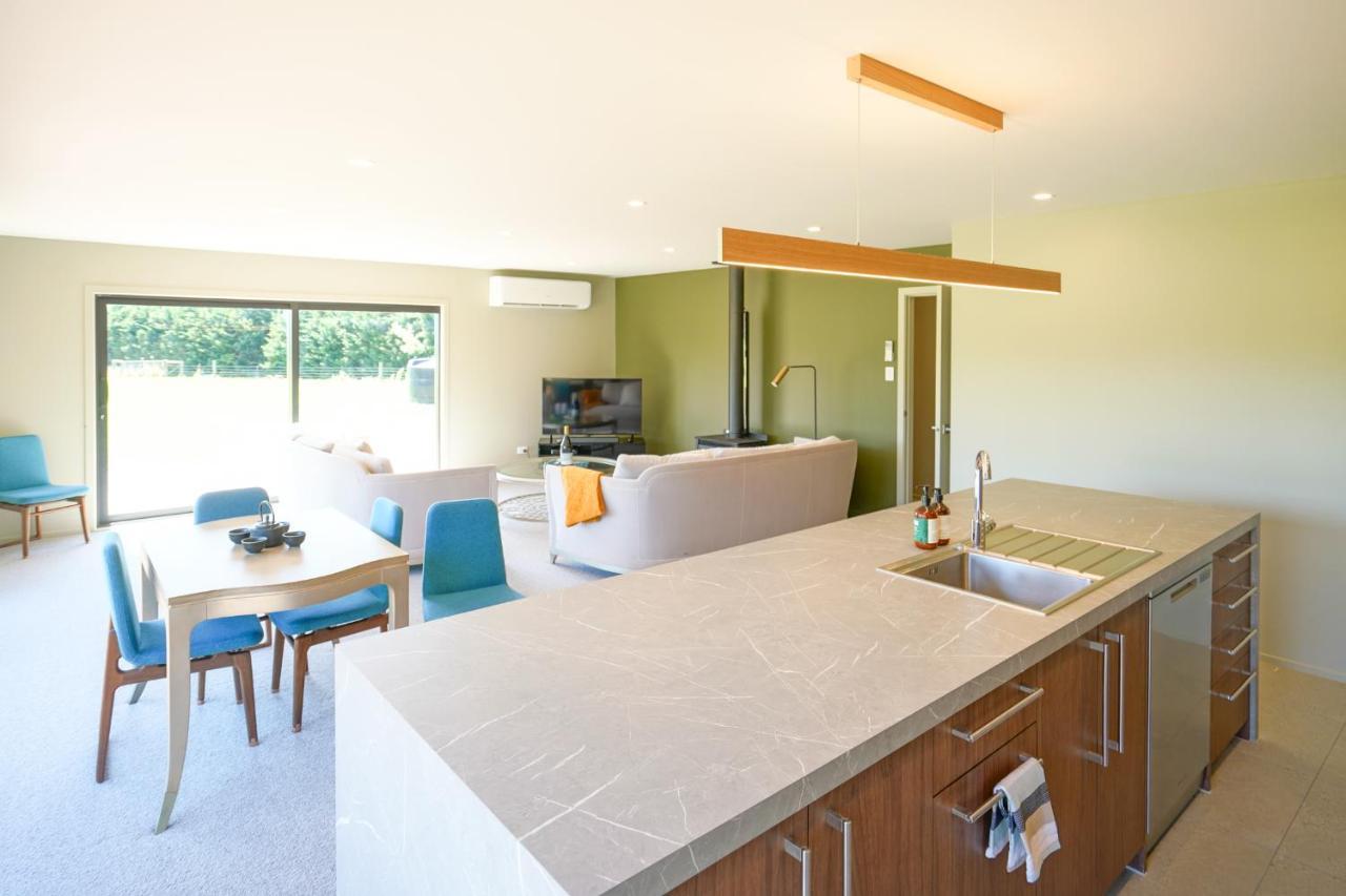 Parehua Resort Martinborough Exterior foto A kitchen with a linear layout