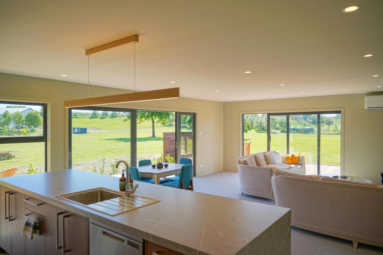 Parehua Resort Martinborough Exterior foto A kitchen with a large island
