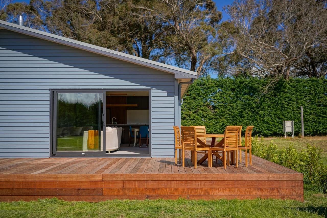 Parehua Resort Martinborough Exterior foto A deck in New Zealand