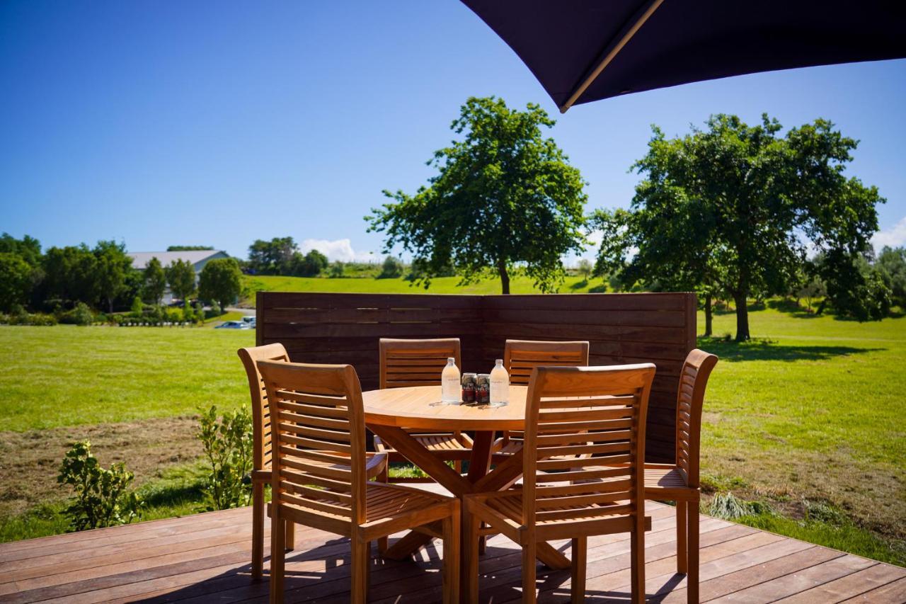 Parehua Resort Martinborough Exterior foto The restaurant at the golf course