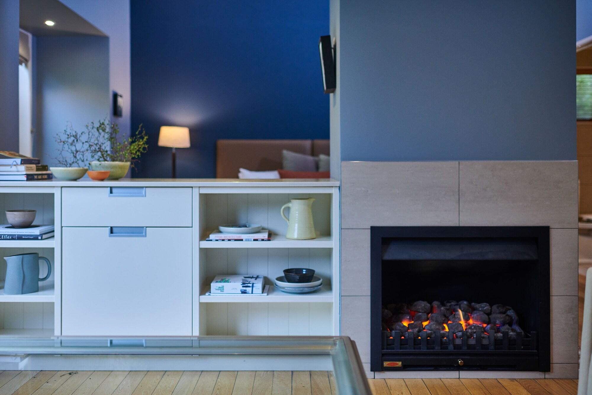 Parehua Resort Martinborough Exterior foto A gas fireplace